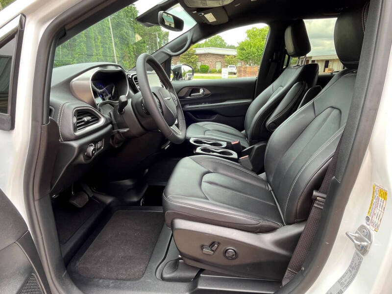 2025 Chrysler Pacifica Select