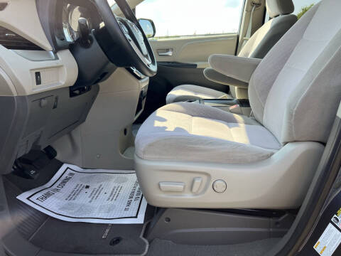 2020 Toyota Sienna LE 7-Passenger