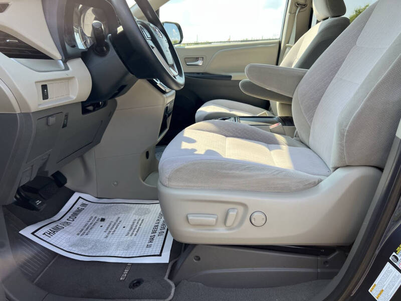 2020 Toyota Sienna LE 7-Passenger