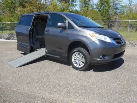 2013 Toyota Sienna for sale at STRAHAN AUTO SALES INC in Hattiesburg MS