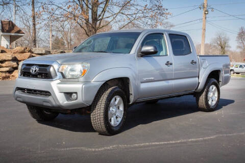 2015 Toyota Tacoma for sale at CROSSROAD MOTORS in Caseyville IL