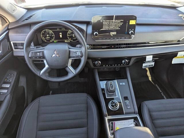 2025 Mitsubishi Outlander PHEV SE