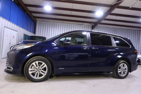 2021 Toyota Sienna for sale at SOUTHWEST AUTO CENTER INC in Houston TX