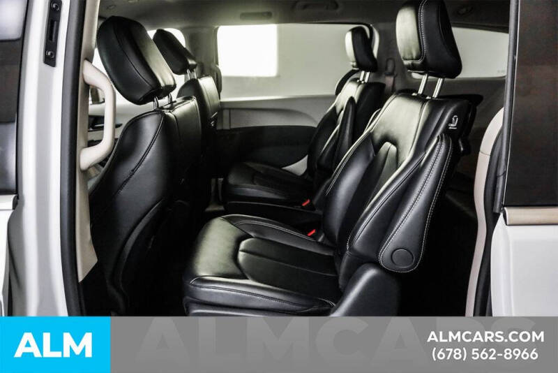 2024 Chrysler Pacifica Plug-In Hybrid Select