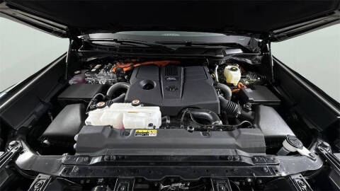 2025 Toyota Sequoia SR5