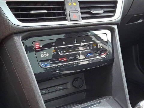 2025 Volkswagen Taos SE 4Motion