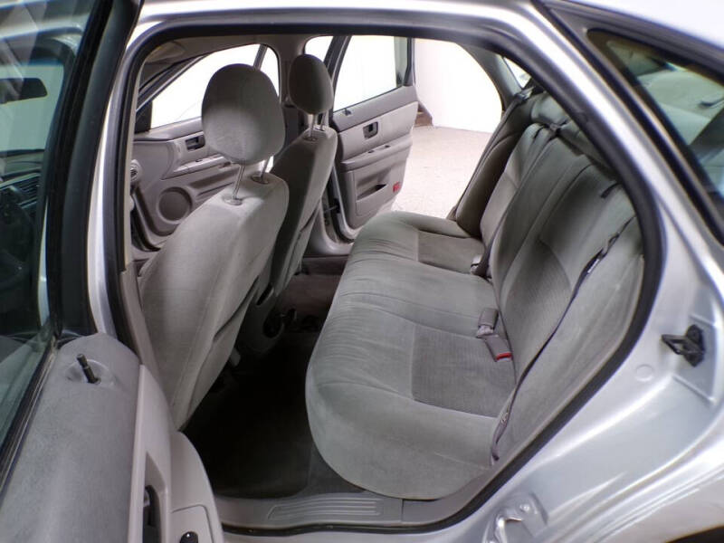 2003 Ford Taurus SE