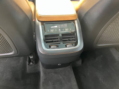 2016 Volvo XC90 T6 Momentum