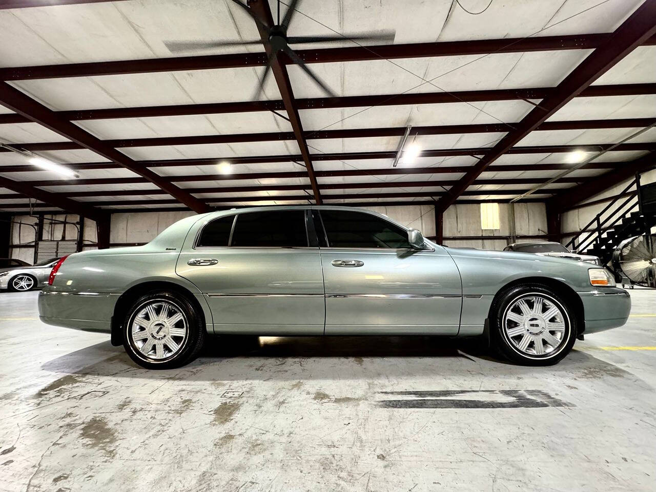 2004 Lincoln Town Car for sale at Carnival Car Company in Victoria, TX