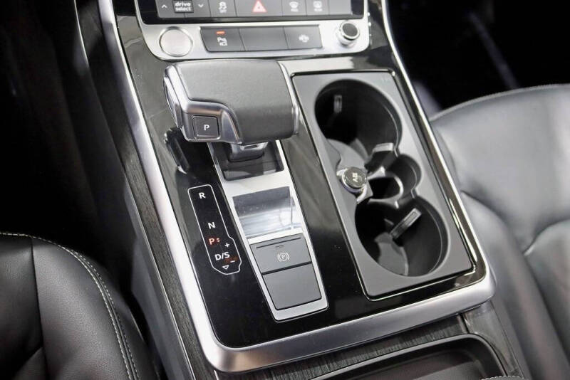 2020 Audi Q8 quattro Premium 55 TFSI