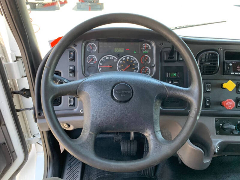 2015 Freightliner M2 106