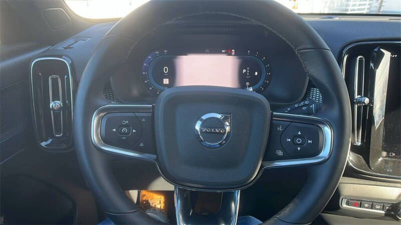 2025 Volvo XC40 B5 Plus Dark Theme