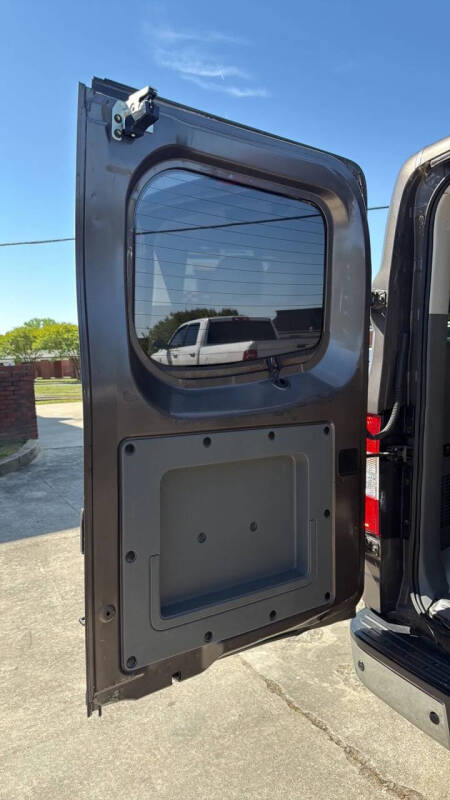 2017 Nissan NV