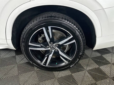 2016 Volvo XC90 T5 Momentum