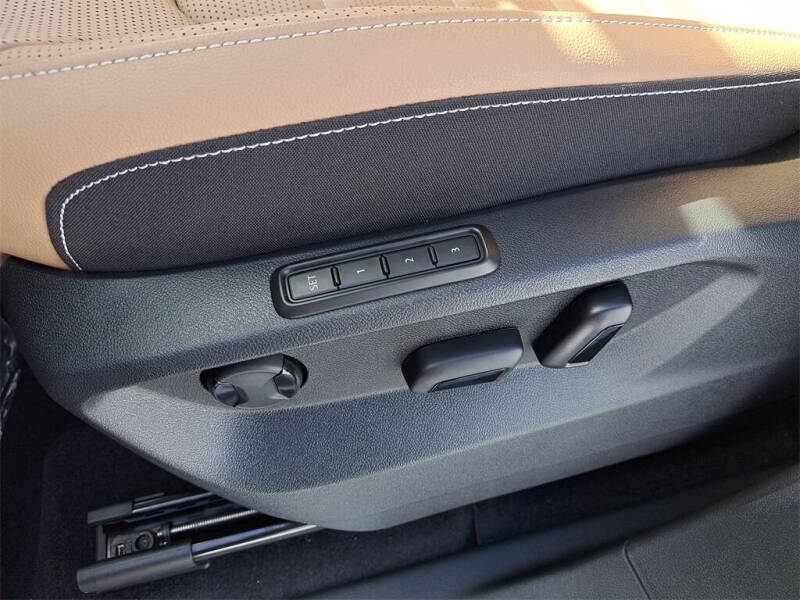 2026 Volkswagen Atlas Cross Sport SEL R-Line Black 4Motion