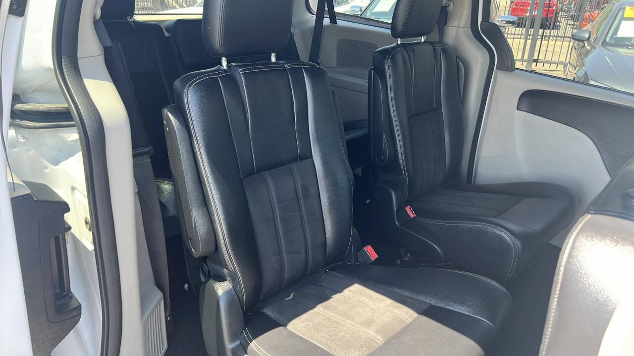 2019 Dodge Grand Caravan for sale at Auto Plaza in Fresno, CA