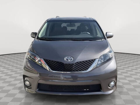 2014 Toyota Sienna SE 8-Passenger