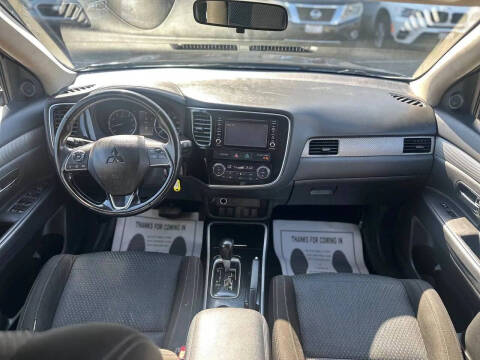 2017 Mitsubishi Outlander ES