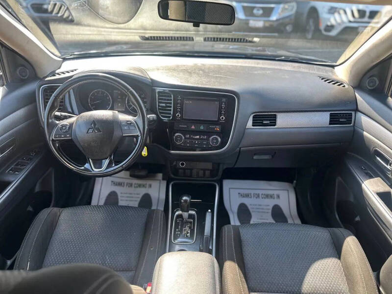 2017 Mitsubishi Outlander ES