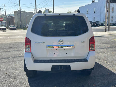 2012 Nissan Pathfinder LE