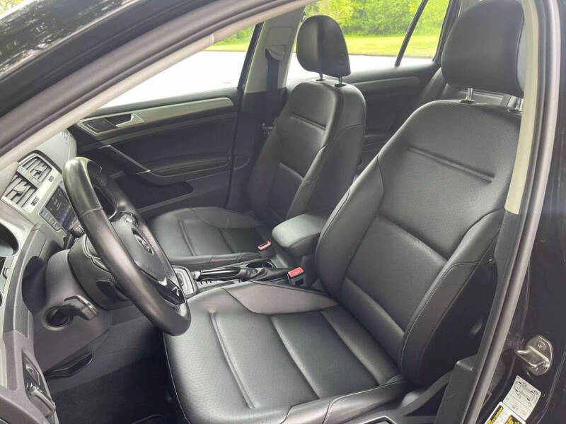 2017 Volkswagen Golf SportWagen