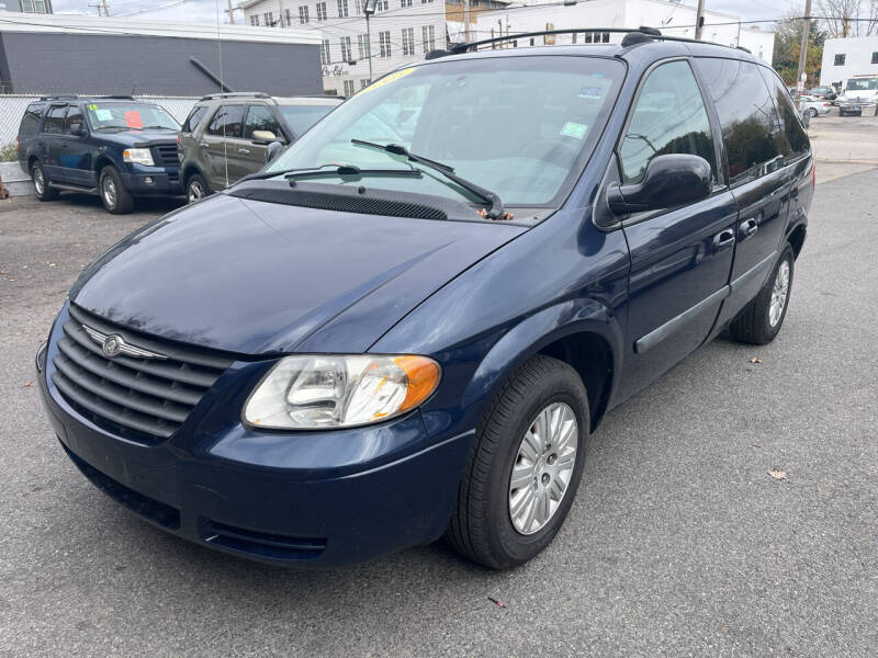 2005 Chrysler Town and Country for sale at Independent Auto Sales in Pawtucket RI