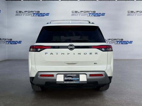 2022 Nissan Pathfinder SL