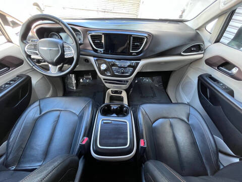 2017 Chrysler Pacifica Touring-L Plus
