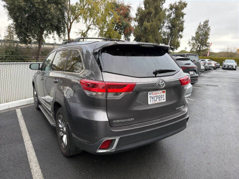2017 Toyota Highlander Limited Platinum