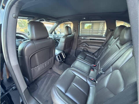 2017 Porsche Cayenne S E-Hybrid Platinum Edition