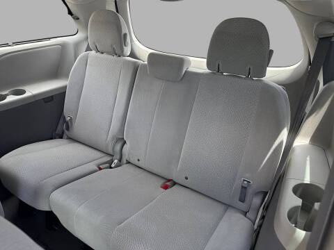 2011 Toyota Sienna LE 8-Passenger