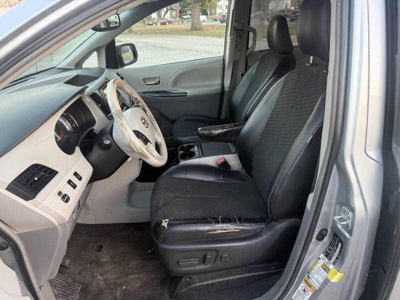 2014 Toyota Sienna SE 8-Passenger