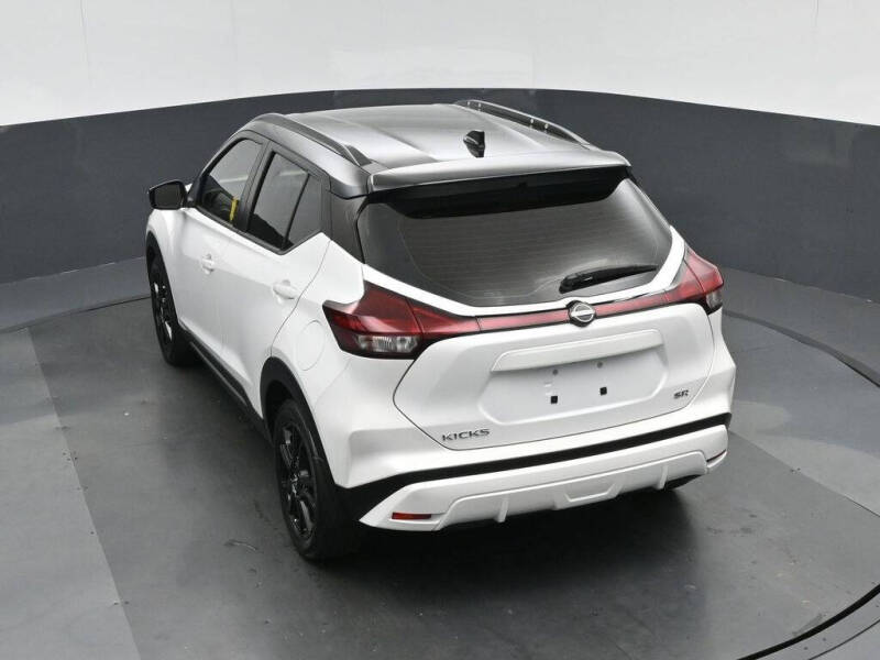 2022 Nissan Kicks SR