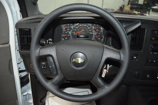 2025 Chevrolet Express 2500