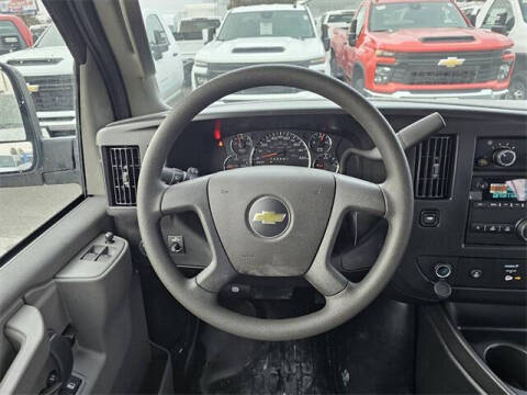2025 Chevrolet Express 3500