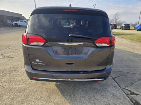 2017 Chrysler Pacifica Touring-L Plus
