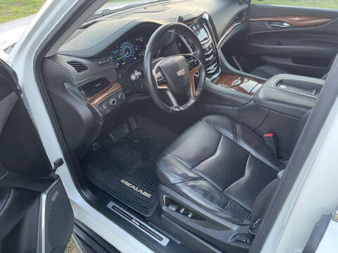 2016 Cadillac Escalade Luxury Collection