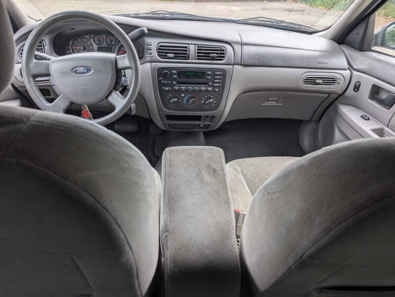 2006 Ford Taurus SE