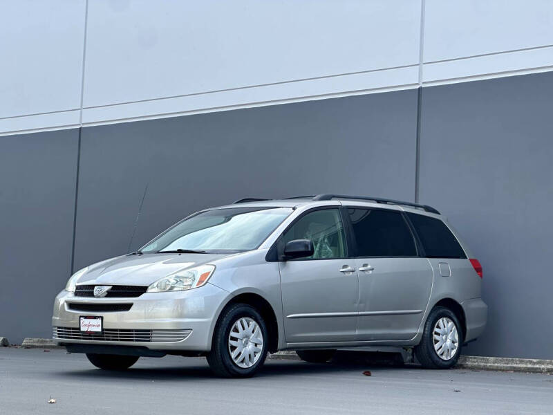 2004 Toyota Sienna CE's photo