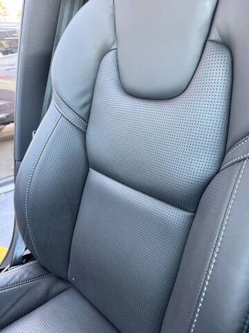 2023 Volvo XC60 B5 Ultimate Bright Theme