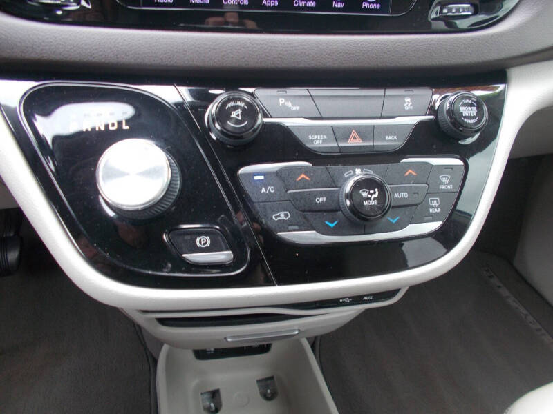 2017 Chrysler Pacifica Touring-L