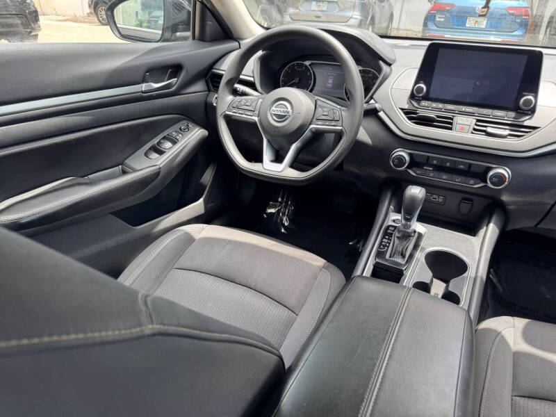 2022 Nissan Altima 2.5 SV