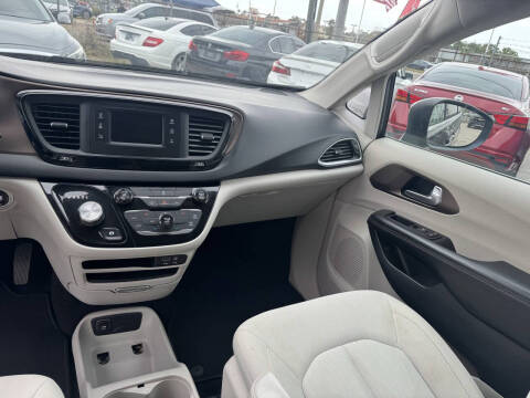 2017 Chrysler Pacifica LX
