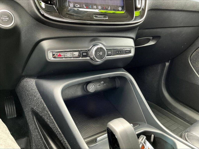 2023 Volvo XC40 B5 Core