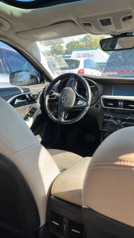 2017 Infiniti QX30 Premium