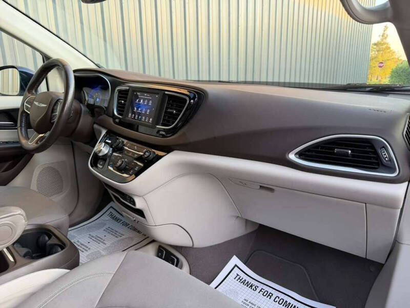 2020 Chrysler Pacifica Touring