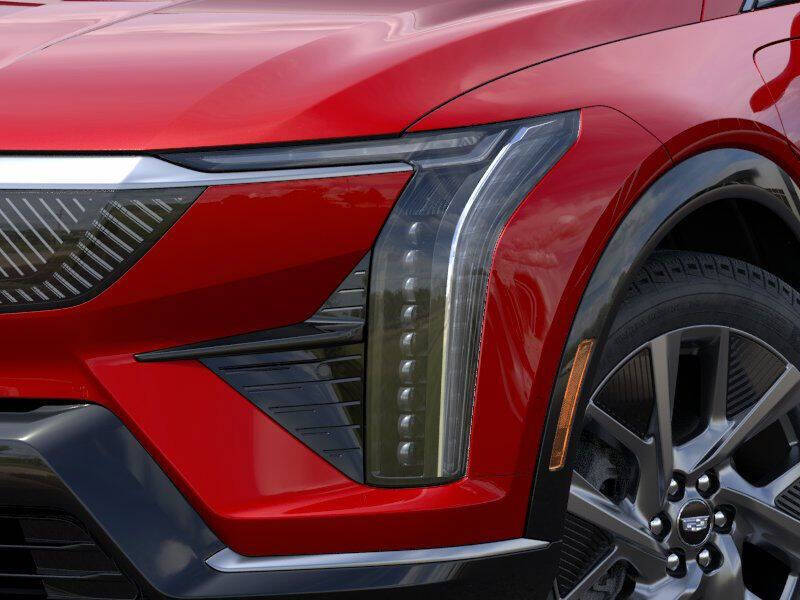 2025 Cadillac OPTIQ Luxury 2