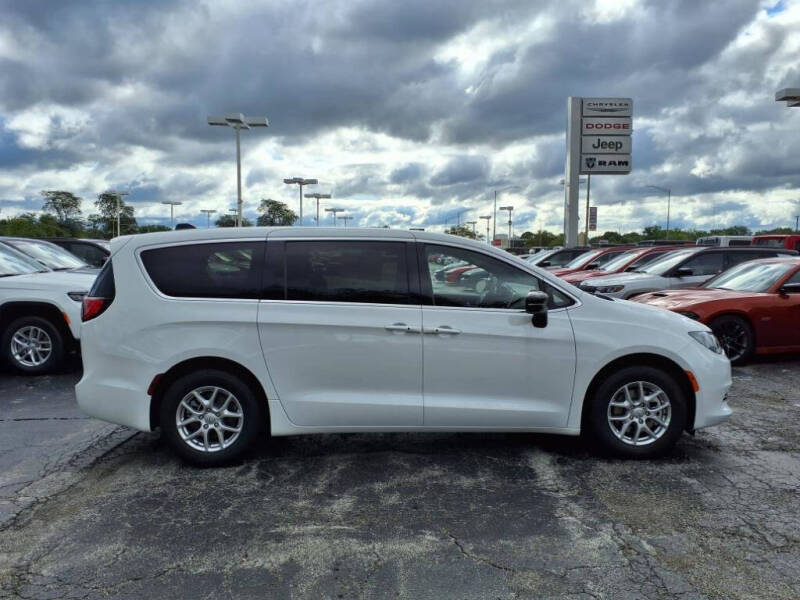 2026 Chrysler Voyager LX