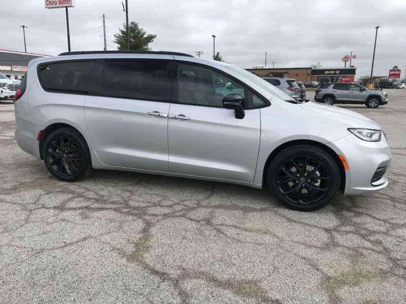 2026 Chrysler Pacifica Select
