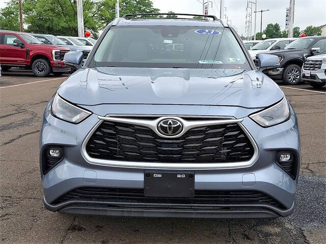 Used 2023 Toyota Highlander XLE with VIN 5TDKDRBHXPS022986 for sale in Philadelphia, PA